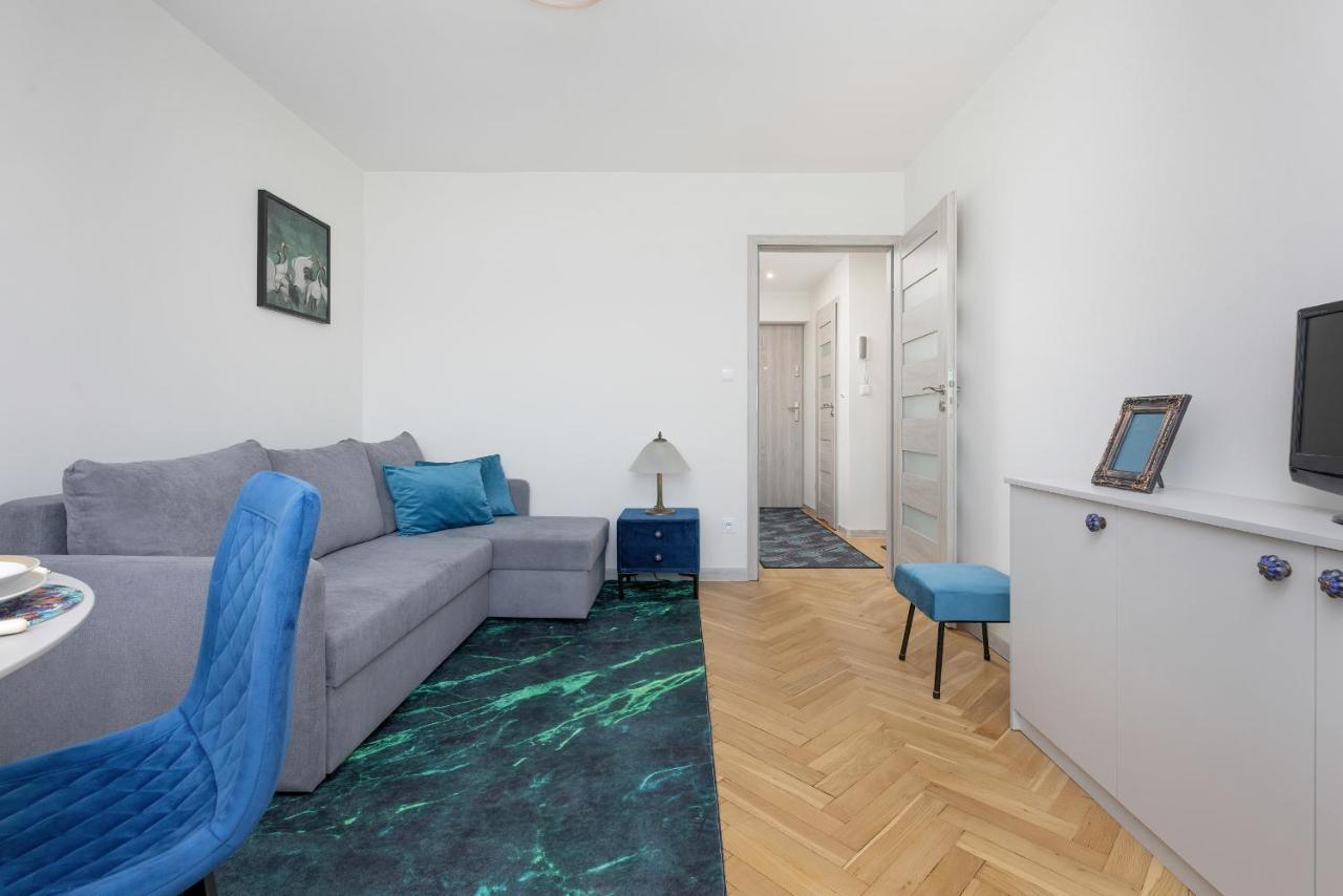 Cozy And Comfortable Wola Apartment By Noclegi Renters Varşovia Exterior foto