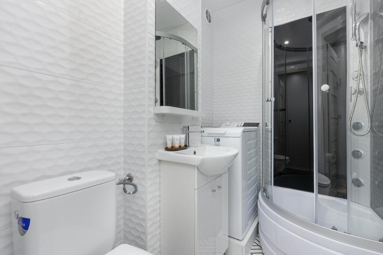 Cozy And Comfortable Wola Apartment By Noclegi Renters Varşovia Exterior foto